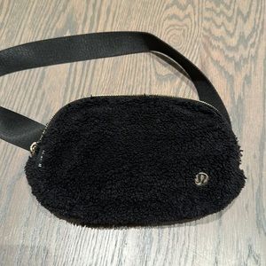 Lululemon Everywhere Belt Bag Fleece